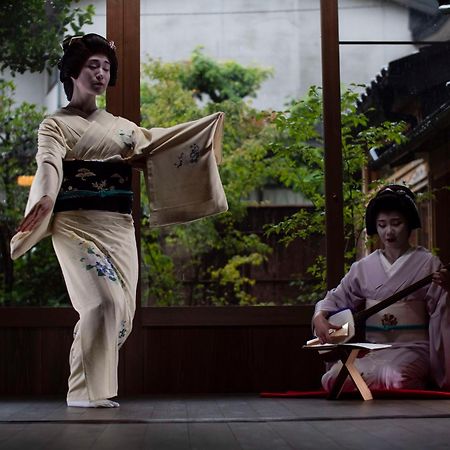 Hyatt Centric Kanazawa Buitenkant foto A scene from a traditional Japanese dance