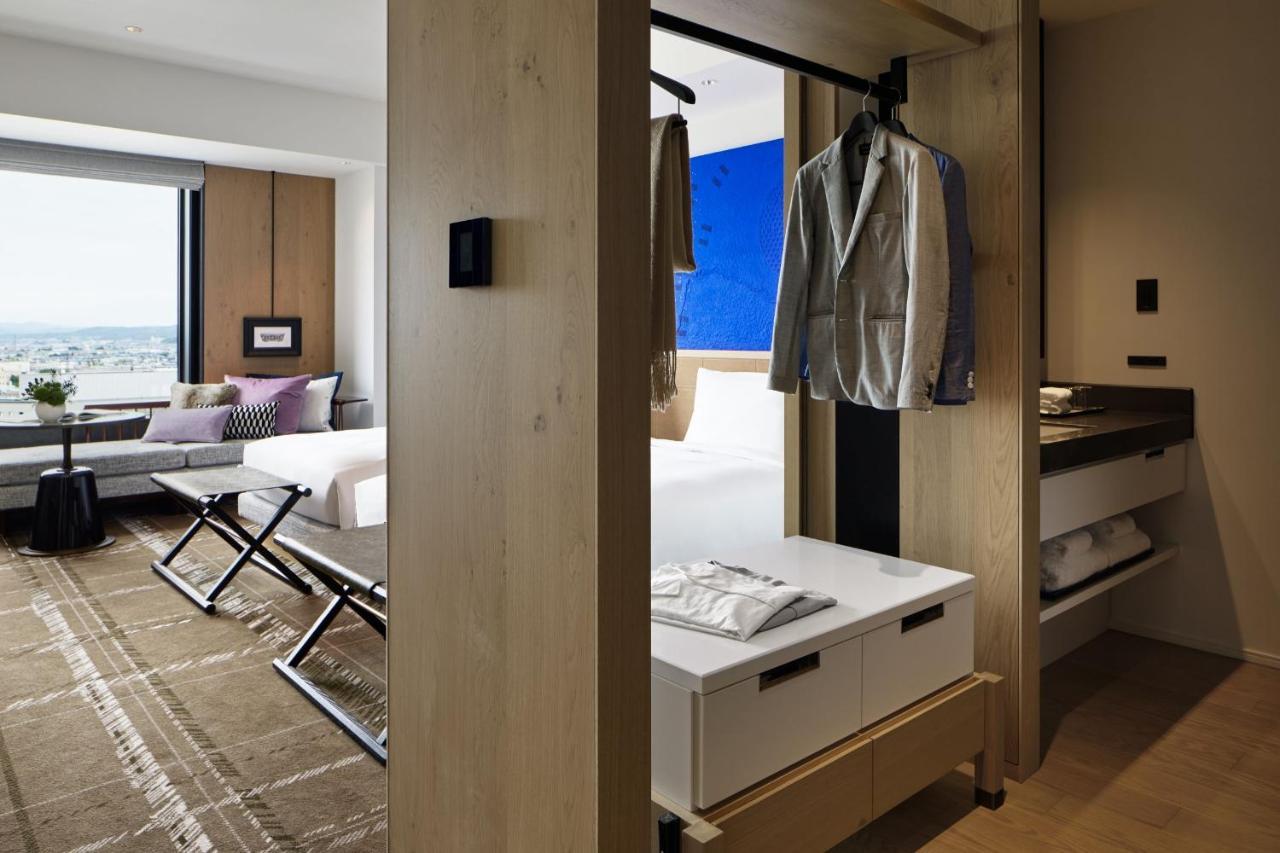 Hyatt Centric Kanazawa Buitenkant foto A room at the hotel