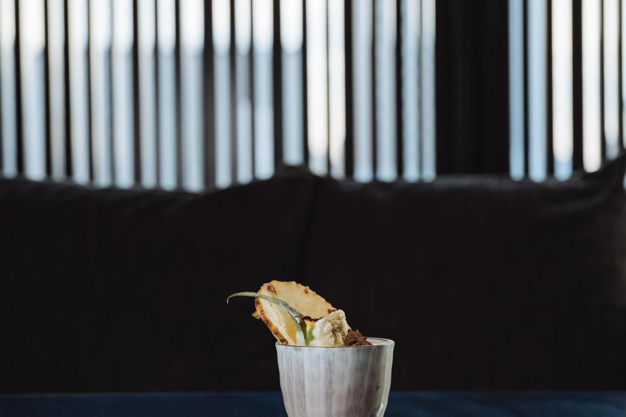 Hyatt Centric Kanazawa Buitenkant foto A pineapple upside down cake