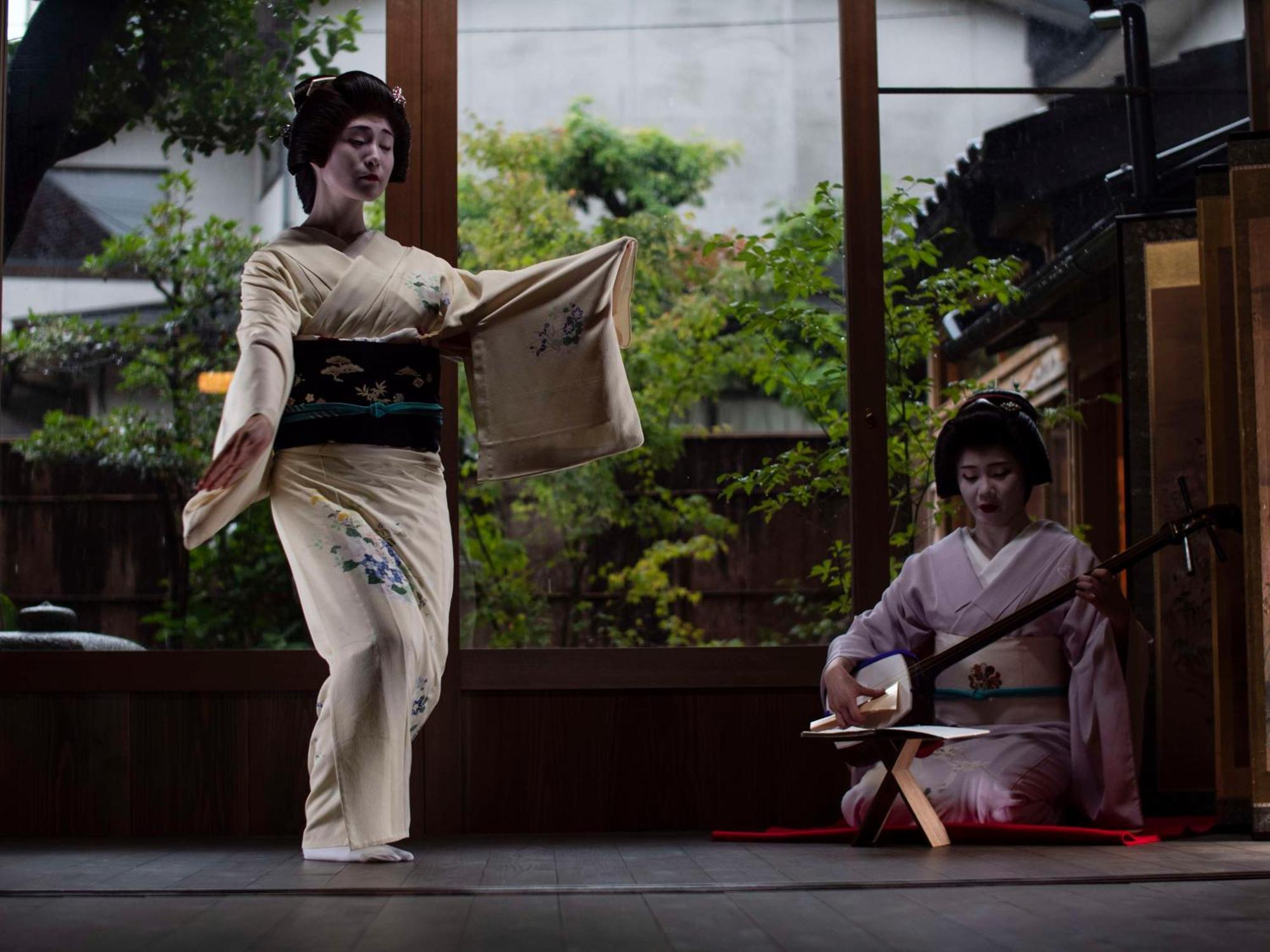 Hyatt Centric Kanazawa Buitenkant foto A scene from a traditional Japanese dance